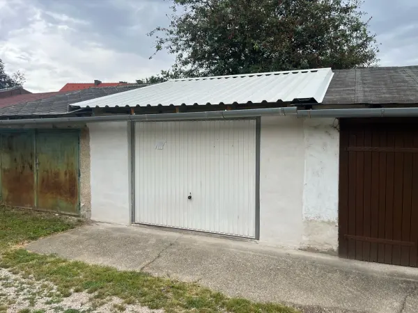 Eladó garázs, Székesfehérvár 22 m² 5.5 M Ft