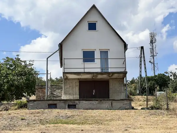 Eladó nyaraló, Pákozd 1 szoba 56 m² 32 M Ft