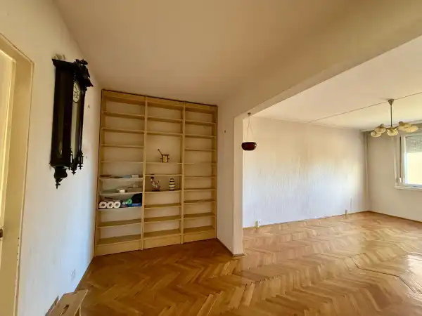 Eladó panellakás, Székesfehérvár 3 szoba 62 m² 56 M Ft