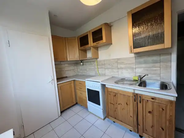 Kiadó panellakás, Székesfehérvár 2 szoba 57 m² 150 E Ft/hó